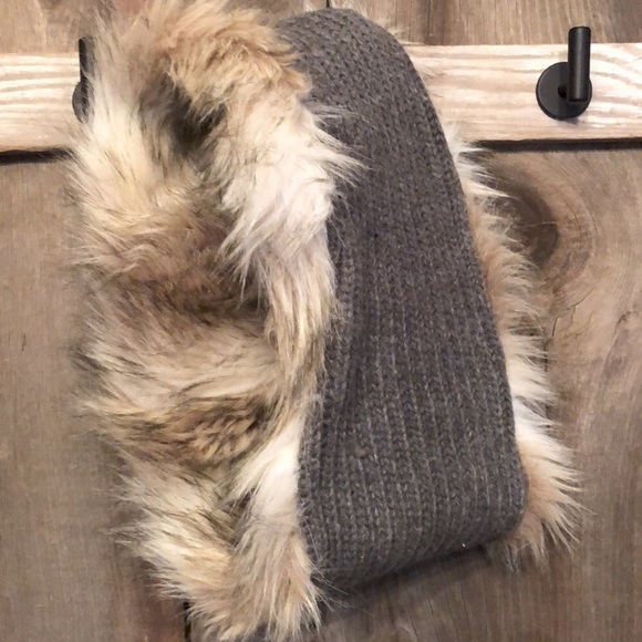 Gap Snood Faux Fur - Picture 2 of 14
